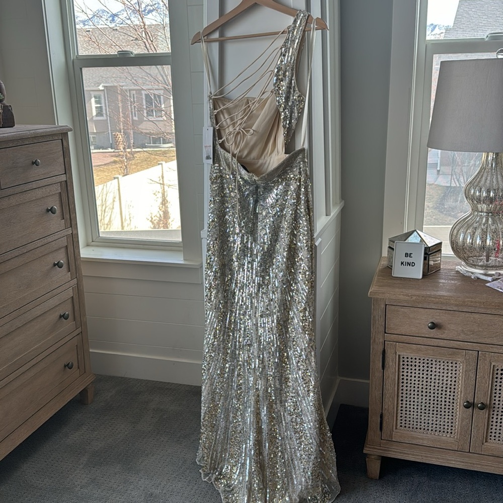One-Shoulder Silver Sequin Evening Gown with Thigh Slit - Picture 6 of 6